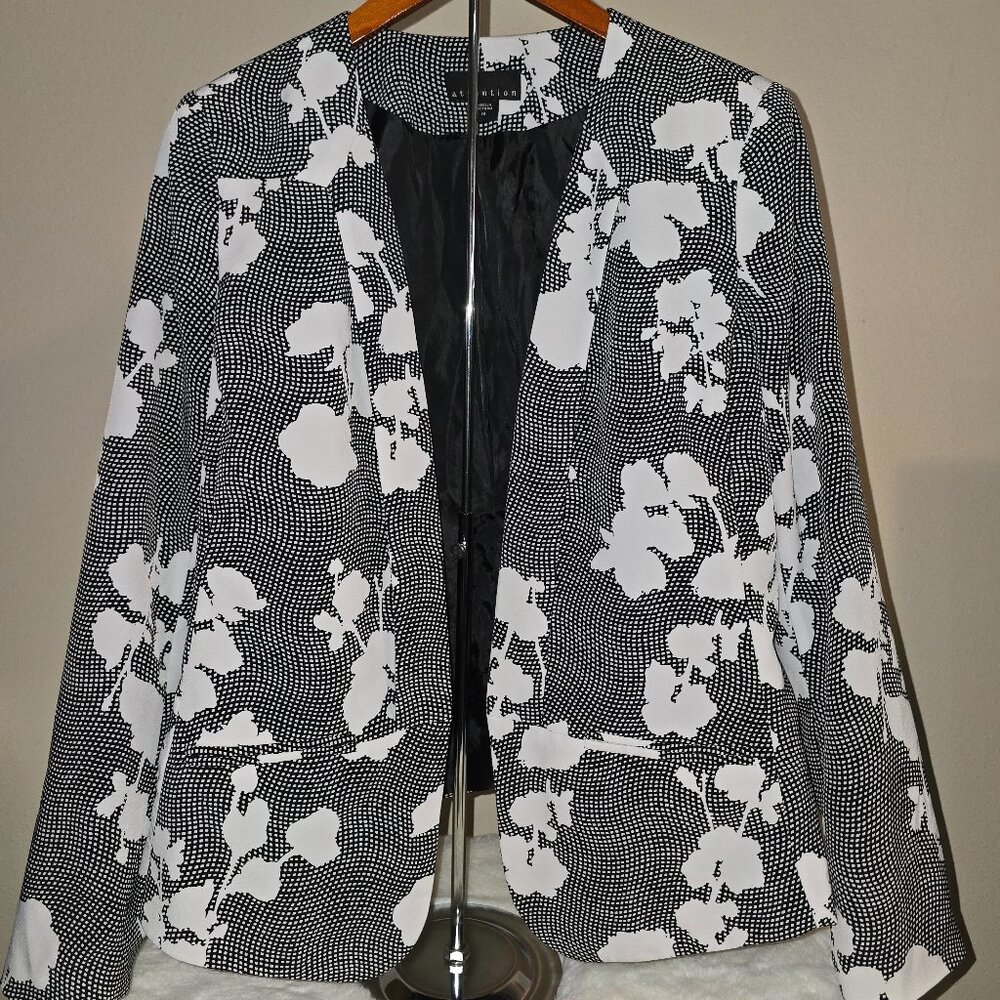 Attention Black/White Floral Print Blazer (Size 12)